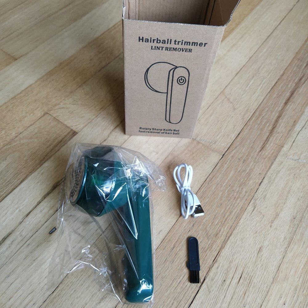 NEW IN BOX Rechargeable Fabric Shaver, Lint/Pill Remover